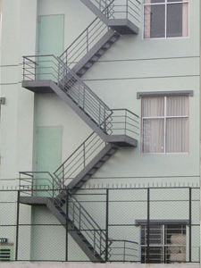 CẦU THANG THOÁT HIỂM